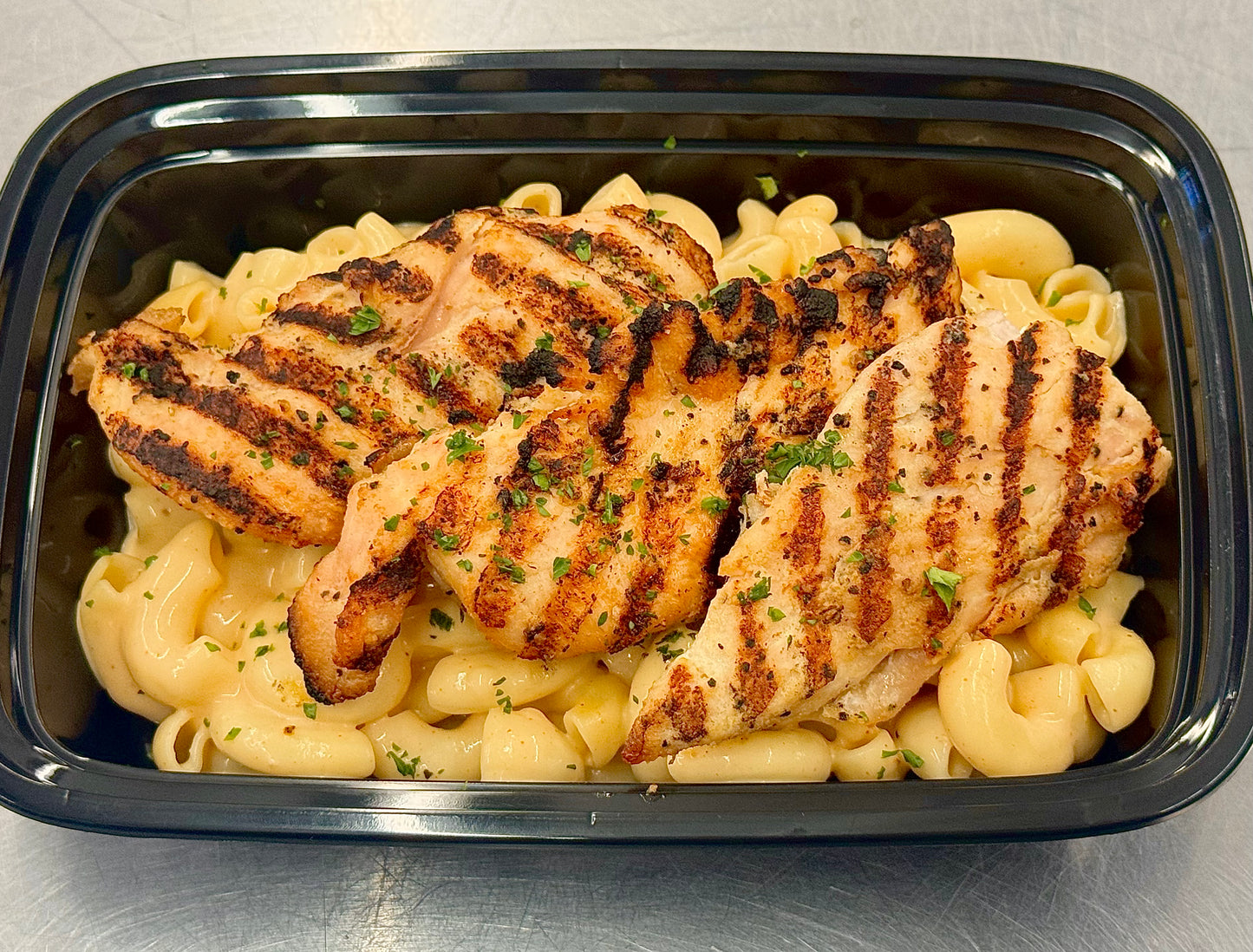 High protein mac-n-cheese with grilled chicken tenders