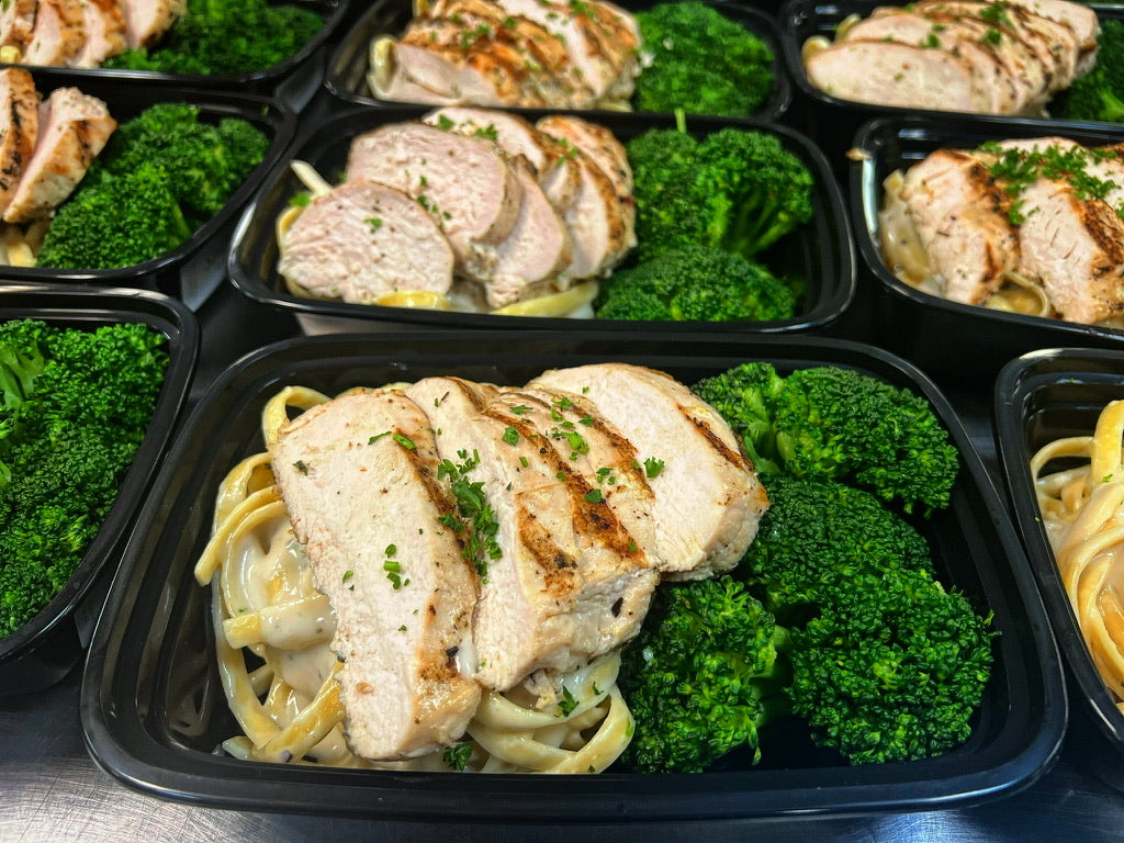Low fat, high protein pasta alfredo with grilled chicken & broccoli