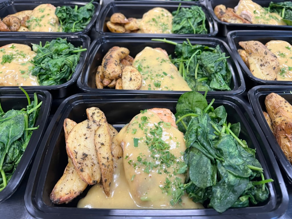 Lemon pepper chicken with roasted potatoes, sauteed spinach & side of pan jus (Gluten-free)