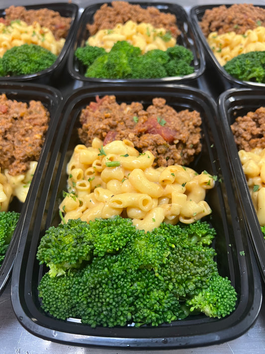Ground beef chili mac with steamed broccoli
