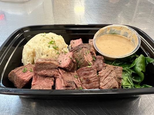 Grilled steak bites with brandy peppercorn sauce, mashed potatoes & roasted asparagus (Gluten-free)