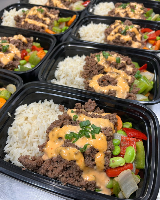 Thai chili ground beef bowl with white rice, sauteed vegetables & sriracha mayo drizzle (Gluten-free)